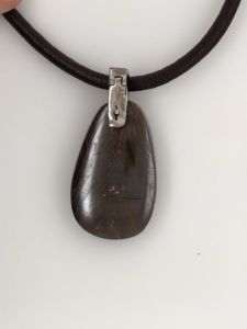 Detachable-opal-pendant-ironstone-boulder-reverse