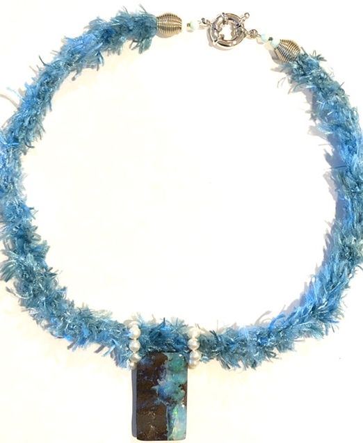 Mohair-opal-collier-bolda