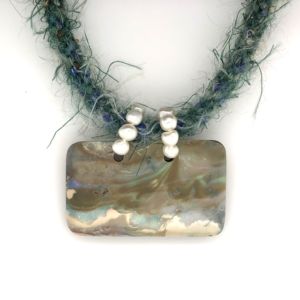 Mohair-opal-collier-bolda